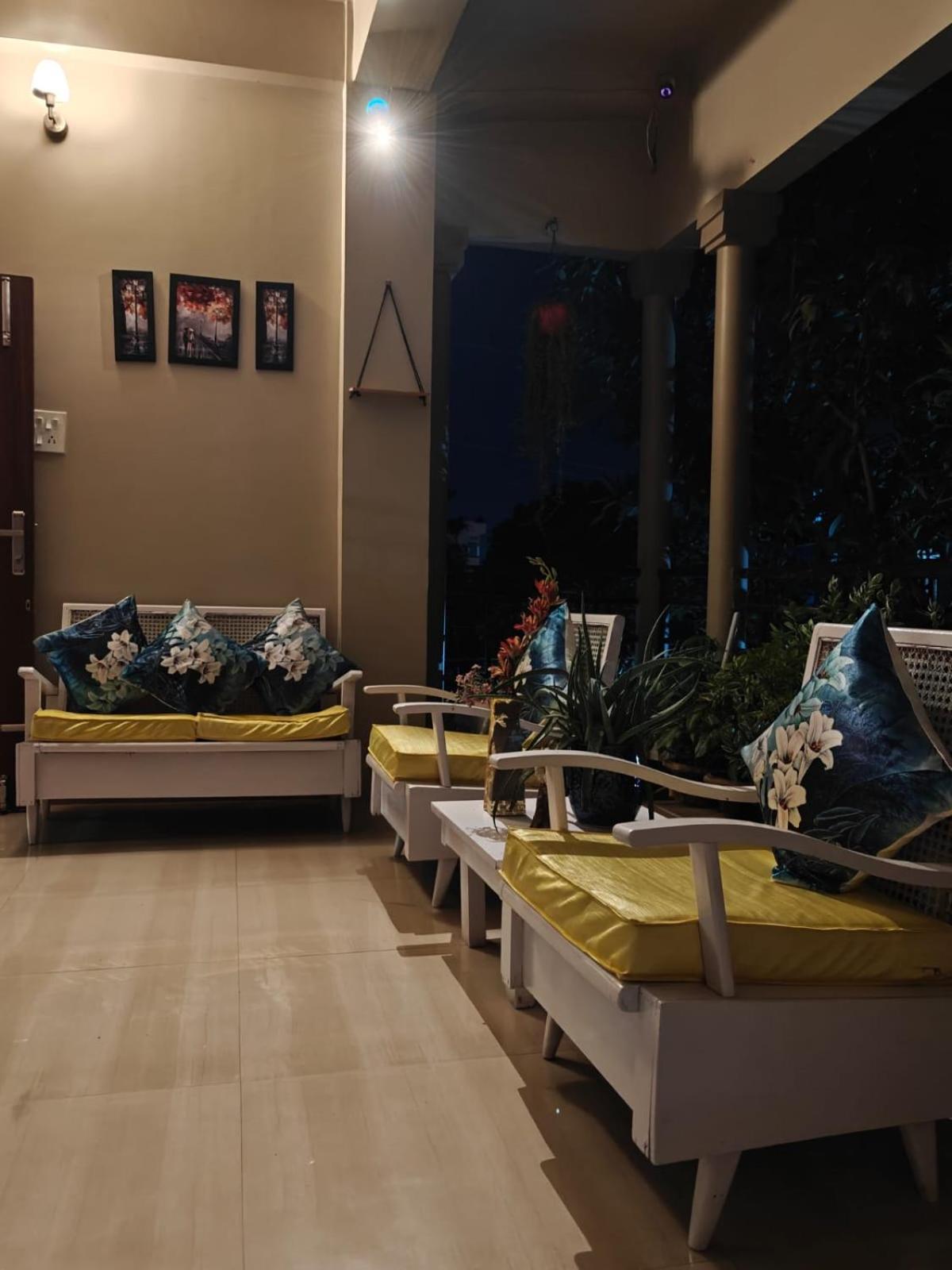 Shangrila Homestay Jorhāt Buitenkant foto